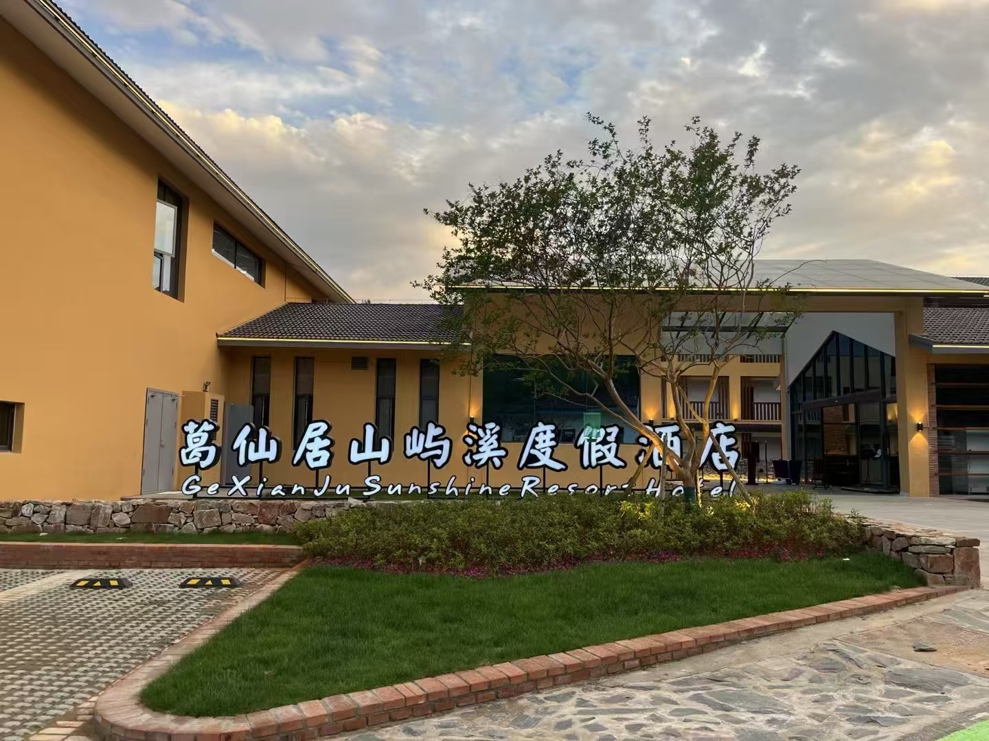 57496152008b438aad1bdab5c98a850